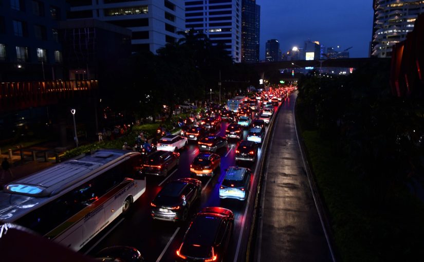 Fenomena “Offline-Detox” di Akhir Pekan: Mengapa Warga Jakarta Kini Rela Membayar Mahal untuk Ruang Tanpa Sinyal?